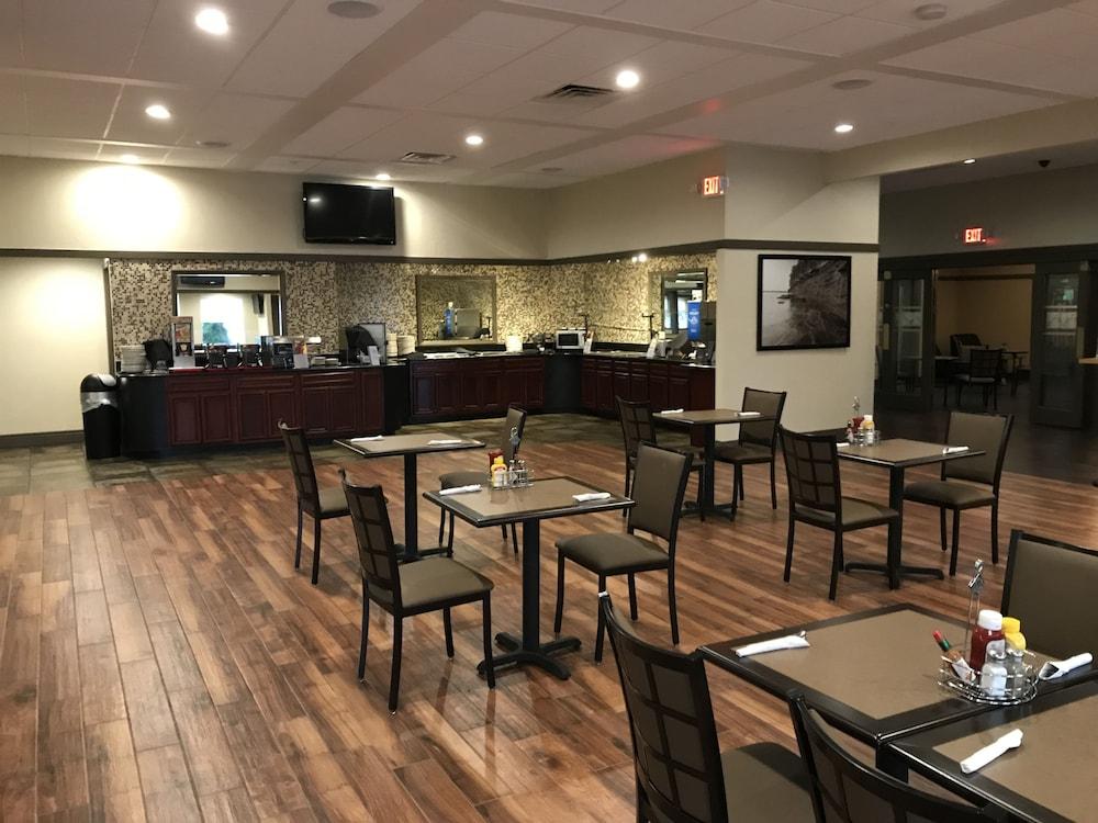 Best Western Plus Milwaukee Airport Hotel & Conference Center Екстер'єр фото