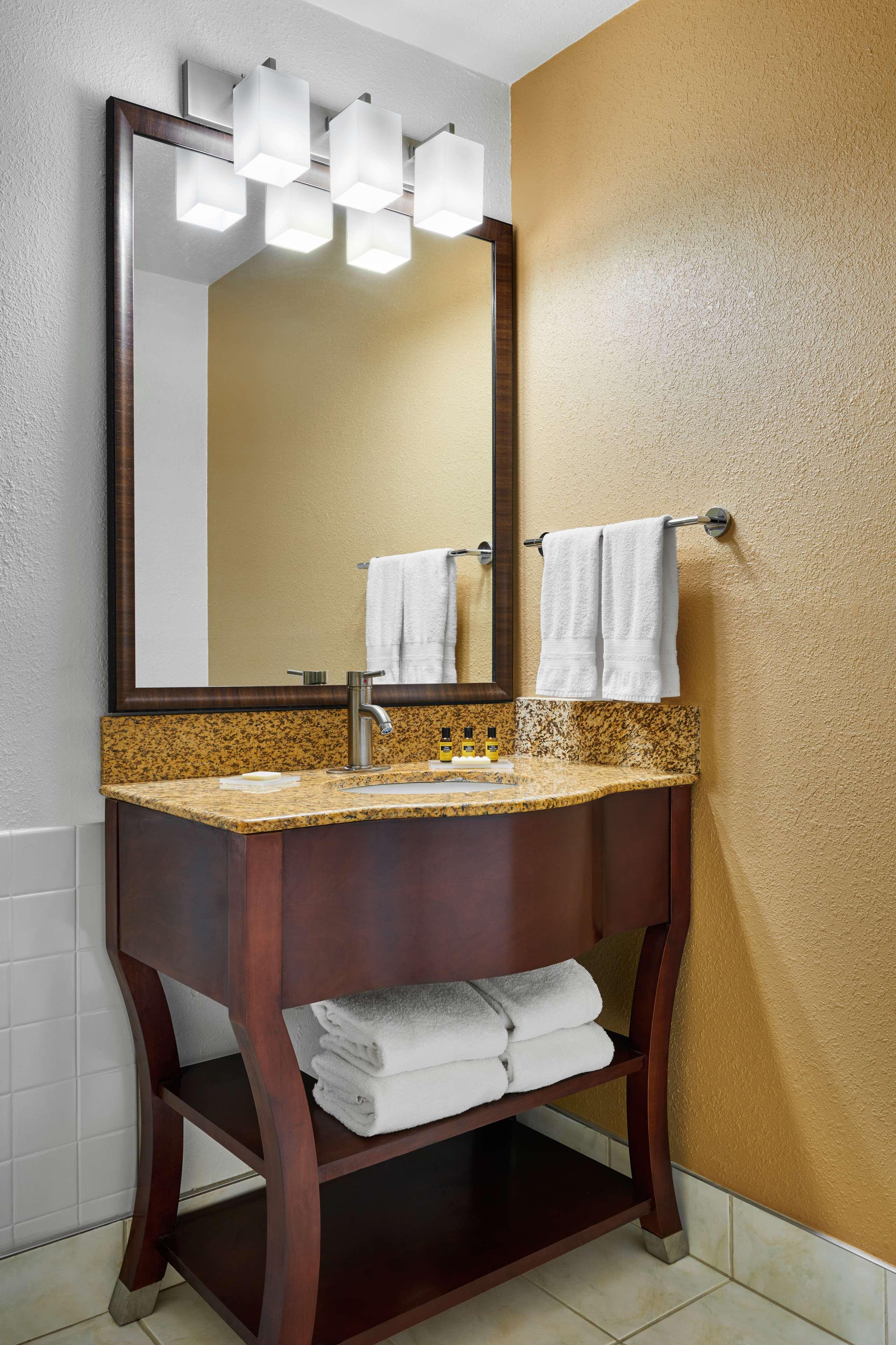 Best Western Plus Milwaukee Airport Hotel & Conference Center Екстер'єр фото