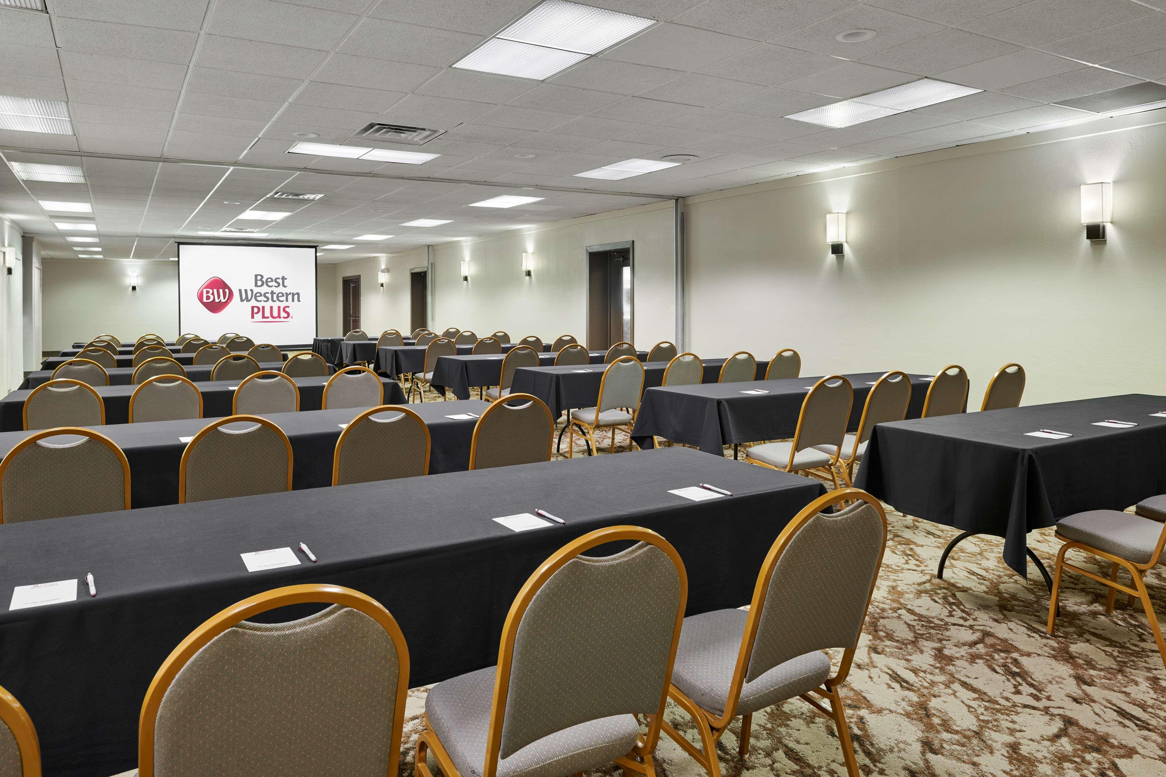 Best Western Plus Milwaukee Airport Hotel & Conference Center Екстер'єр фото