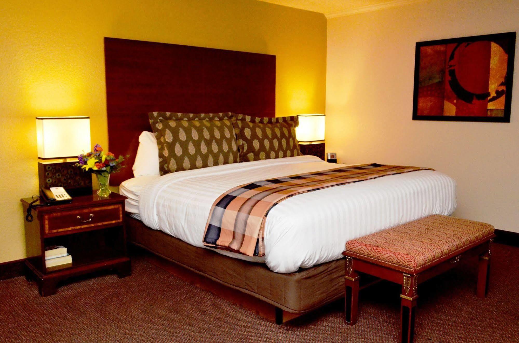Best Western Plus Milwaukee Airport Hotel & Conference Center Екстер'єр фото